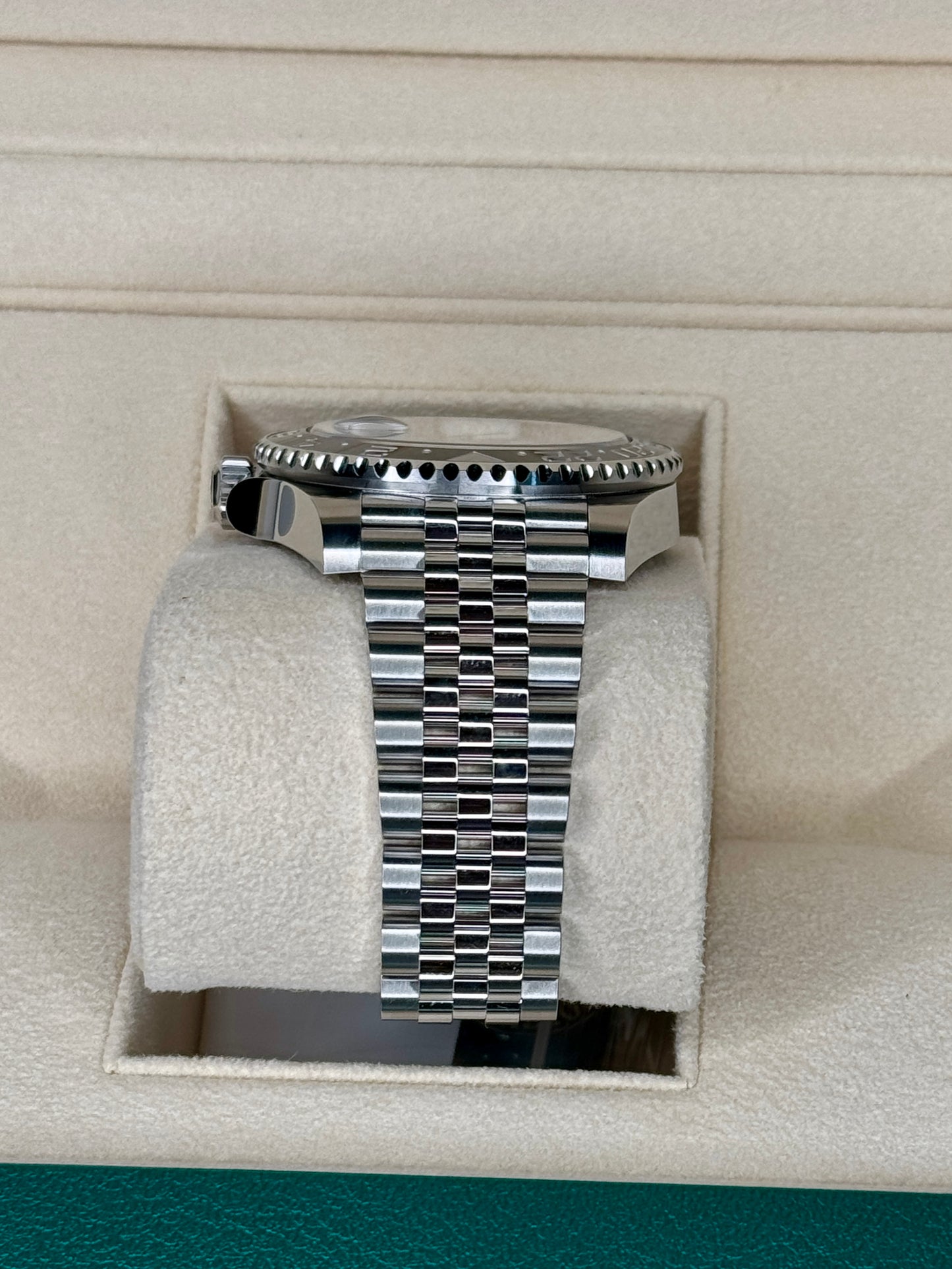 NEW 2025 Rolex GMT-Master ii “Bruce Wayne” 126710GRNR