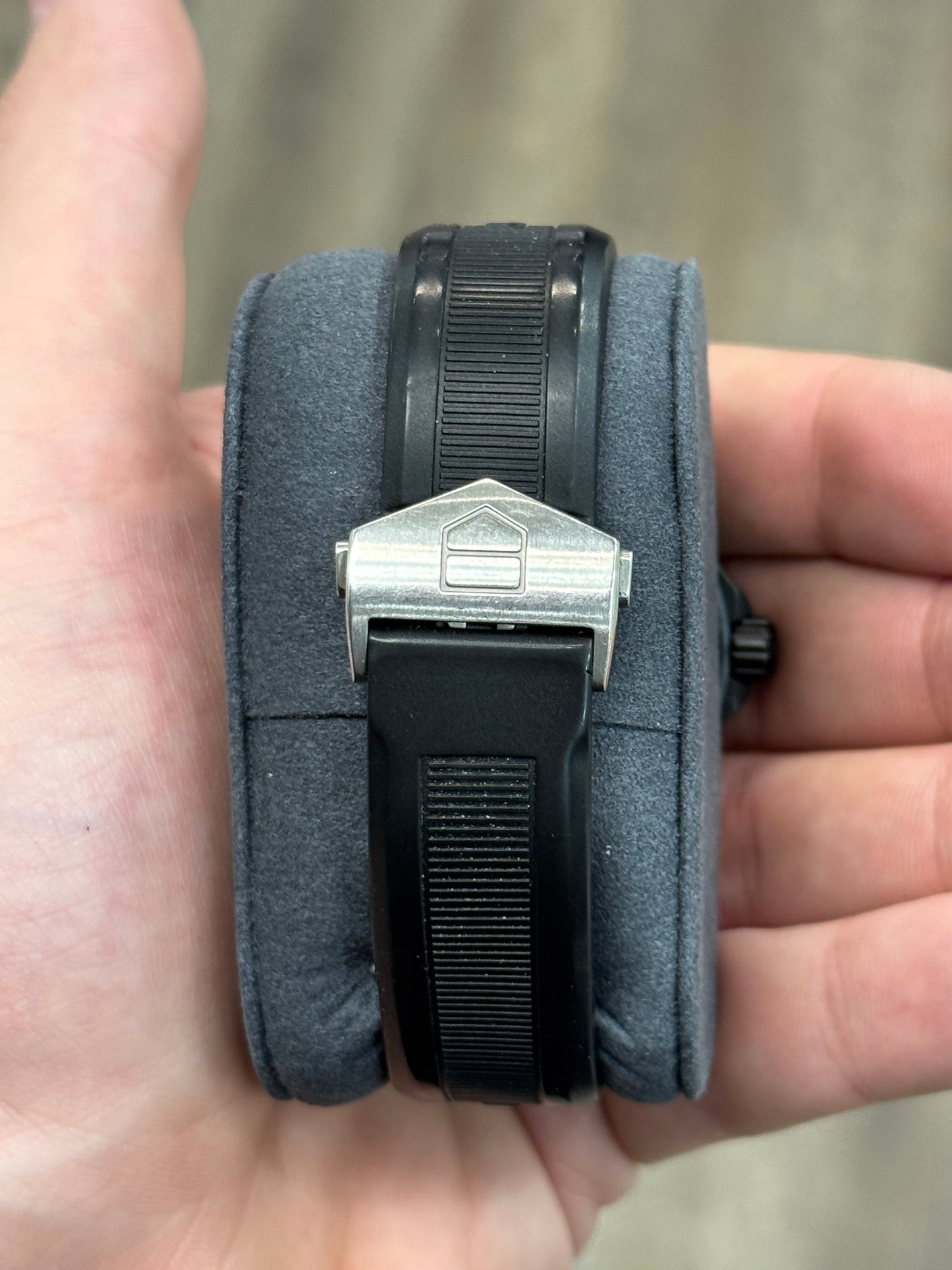 TAG HEUER AQUARACER
PROFESSIONAL 200 SOLARGRAPH