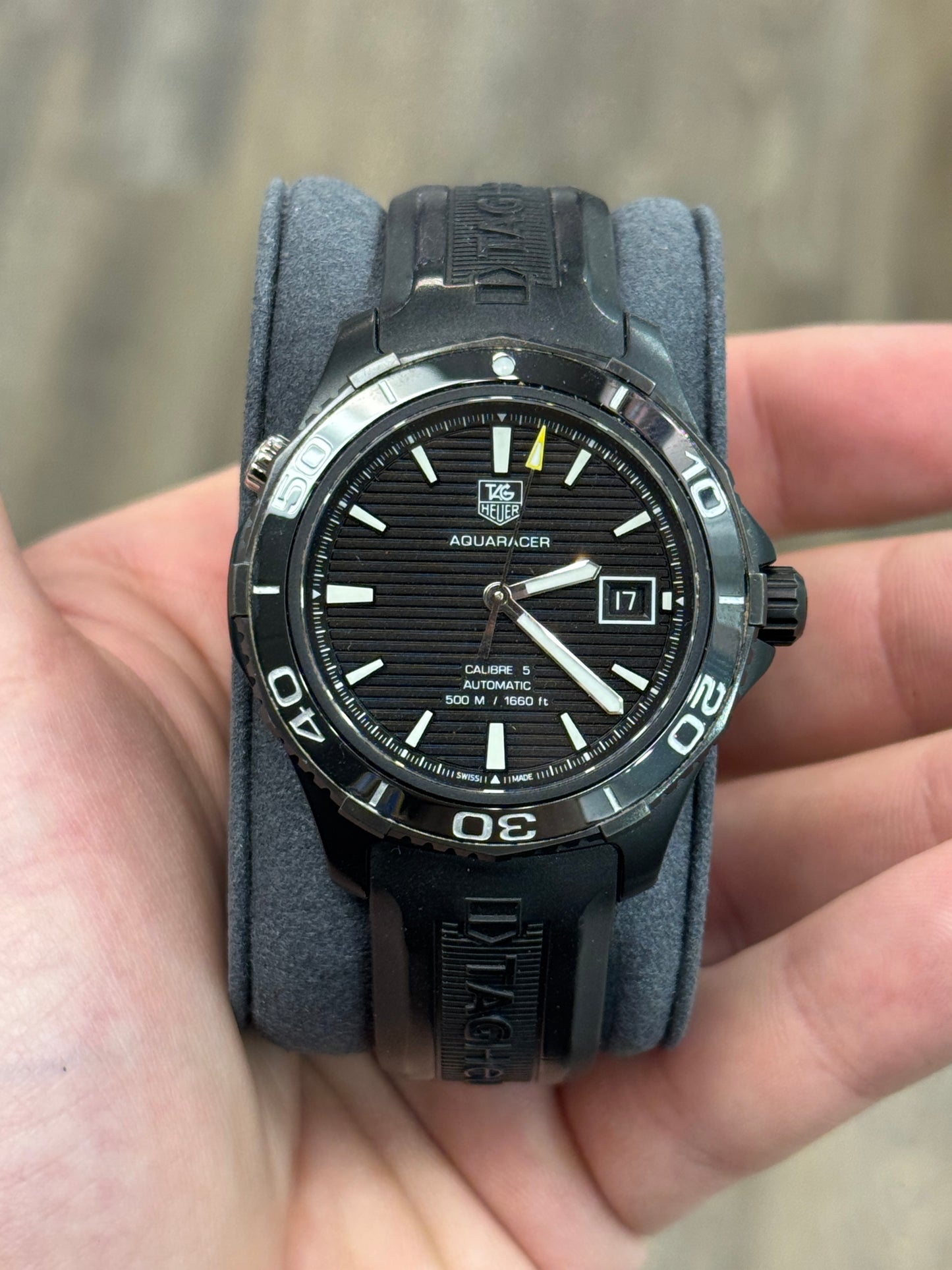 TAG HEUER AQUARACER
PROFESSIONAL 200 SOLARGRAPH