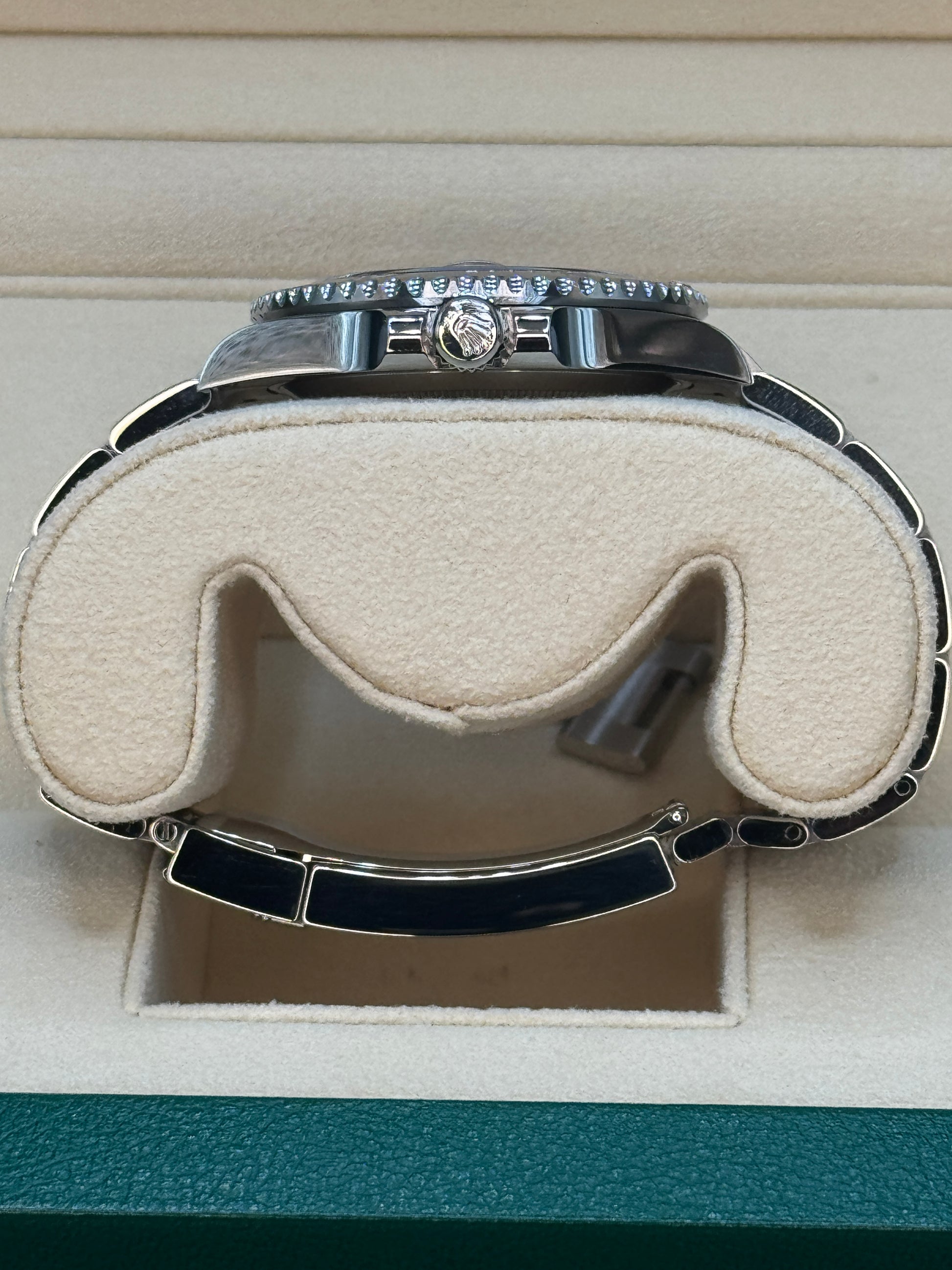 Rolex Submariner Date 126610LN crown