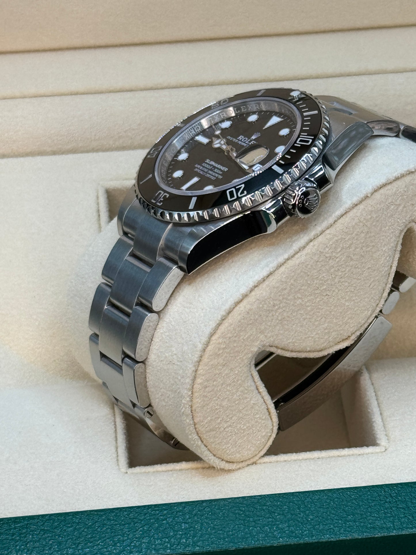 Rolex Submariner Date 126610LN Oystersteel case