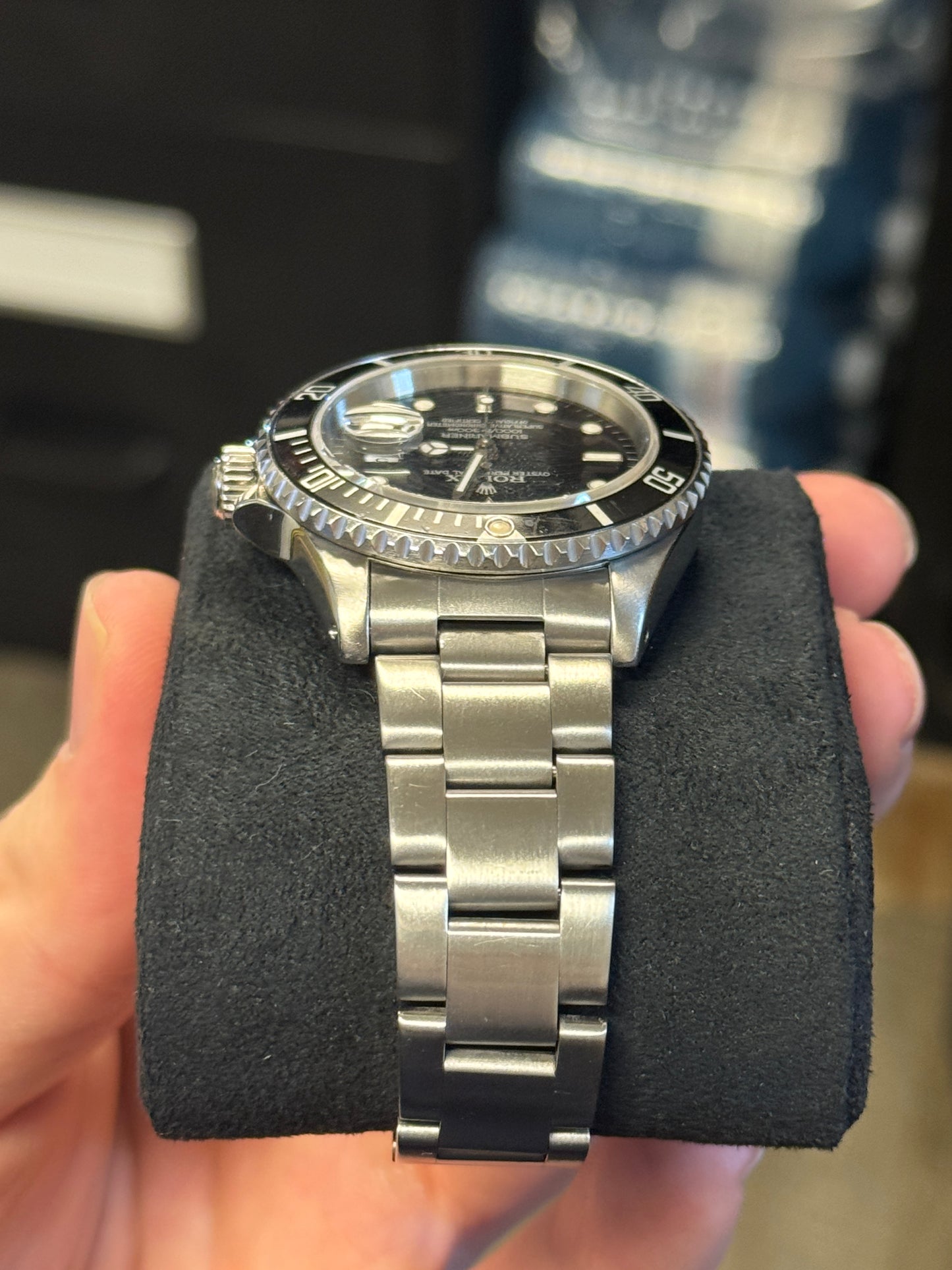 1989 Rolex Submariner Date 16610LN lugs
