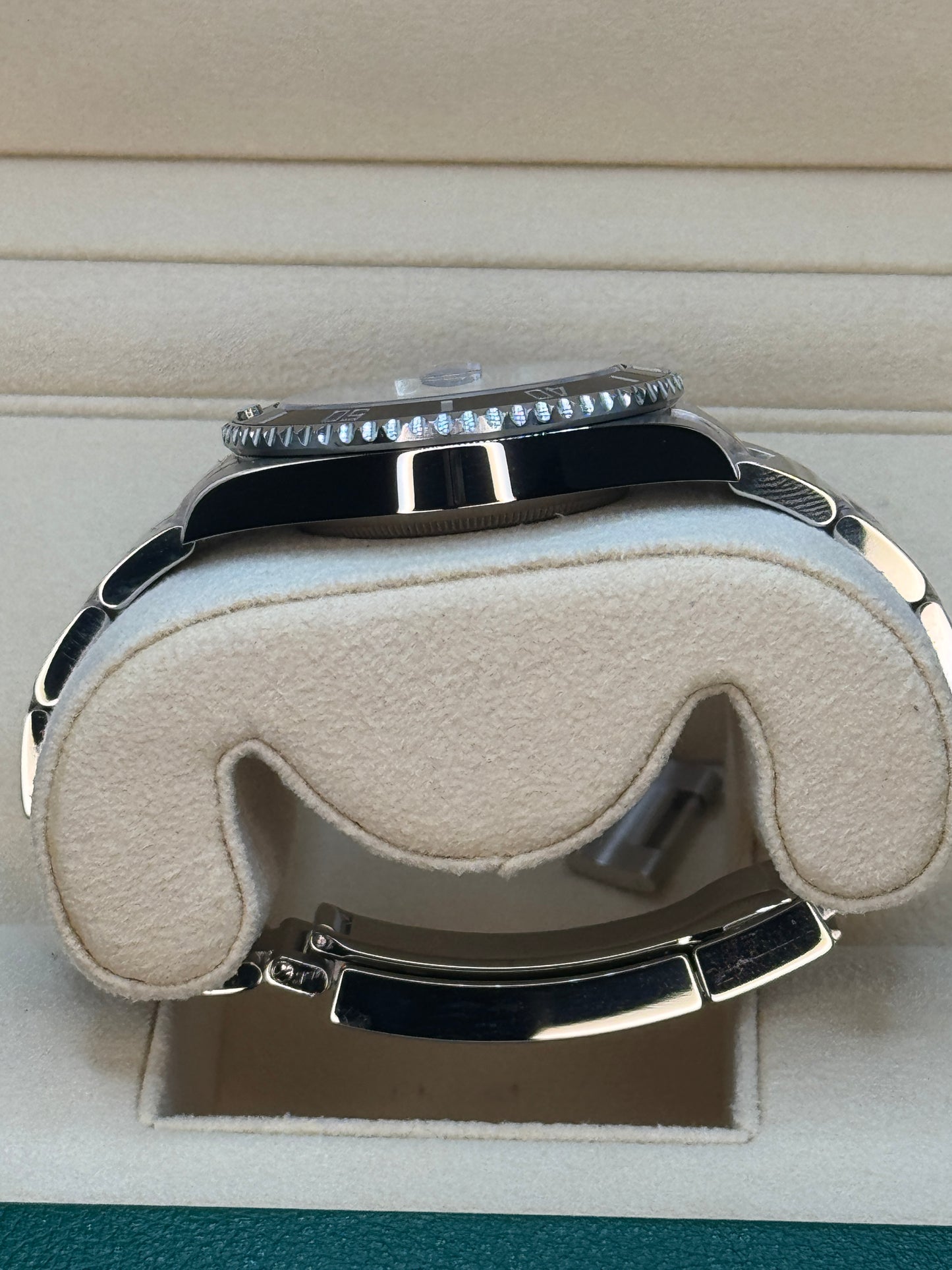 Rolex Submariner Date 126610LN side of case