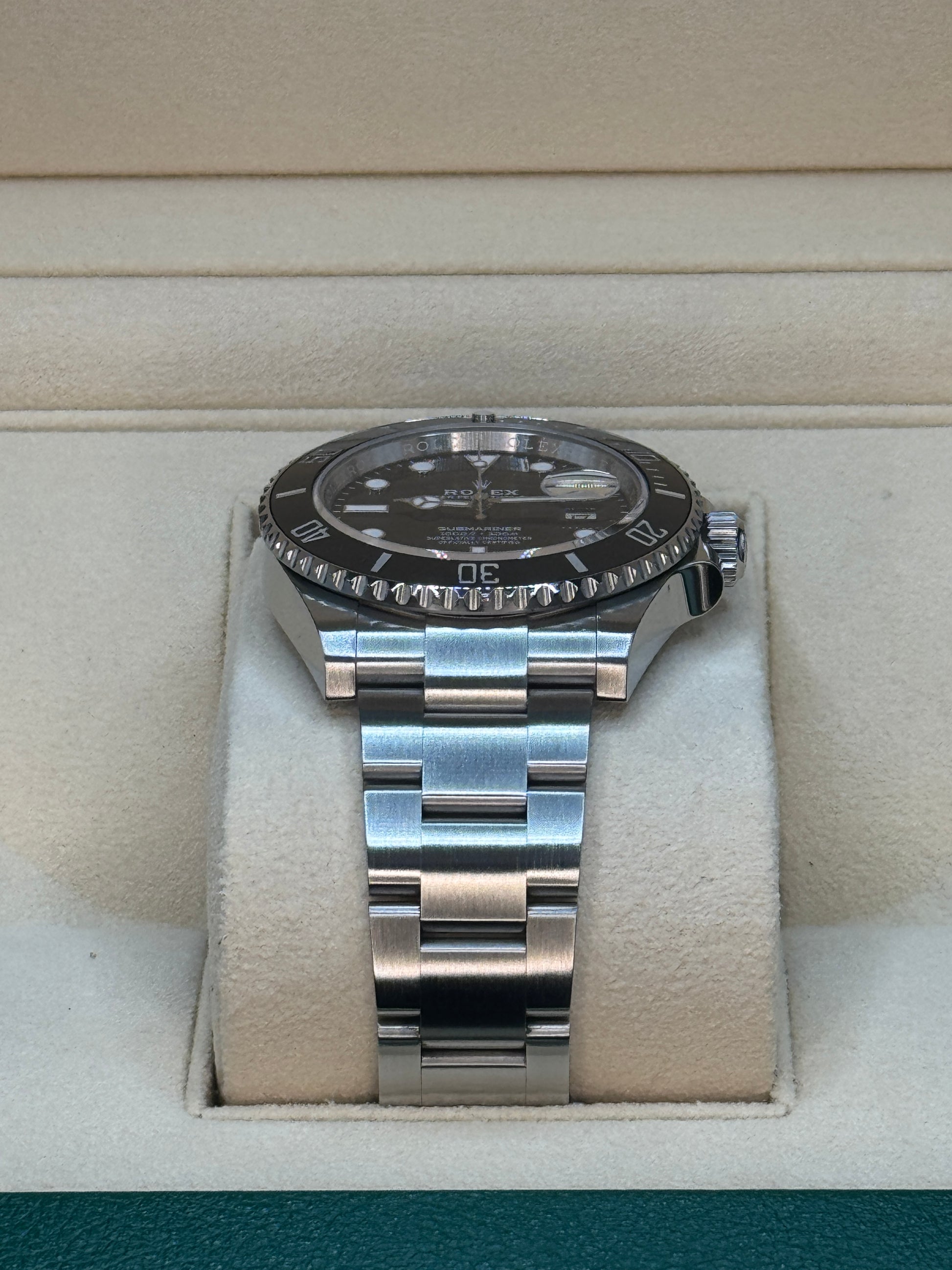 Rolex Submariner Date 126610LN box and accessories