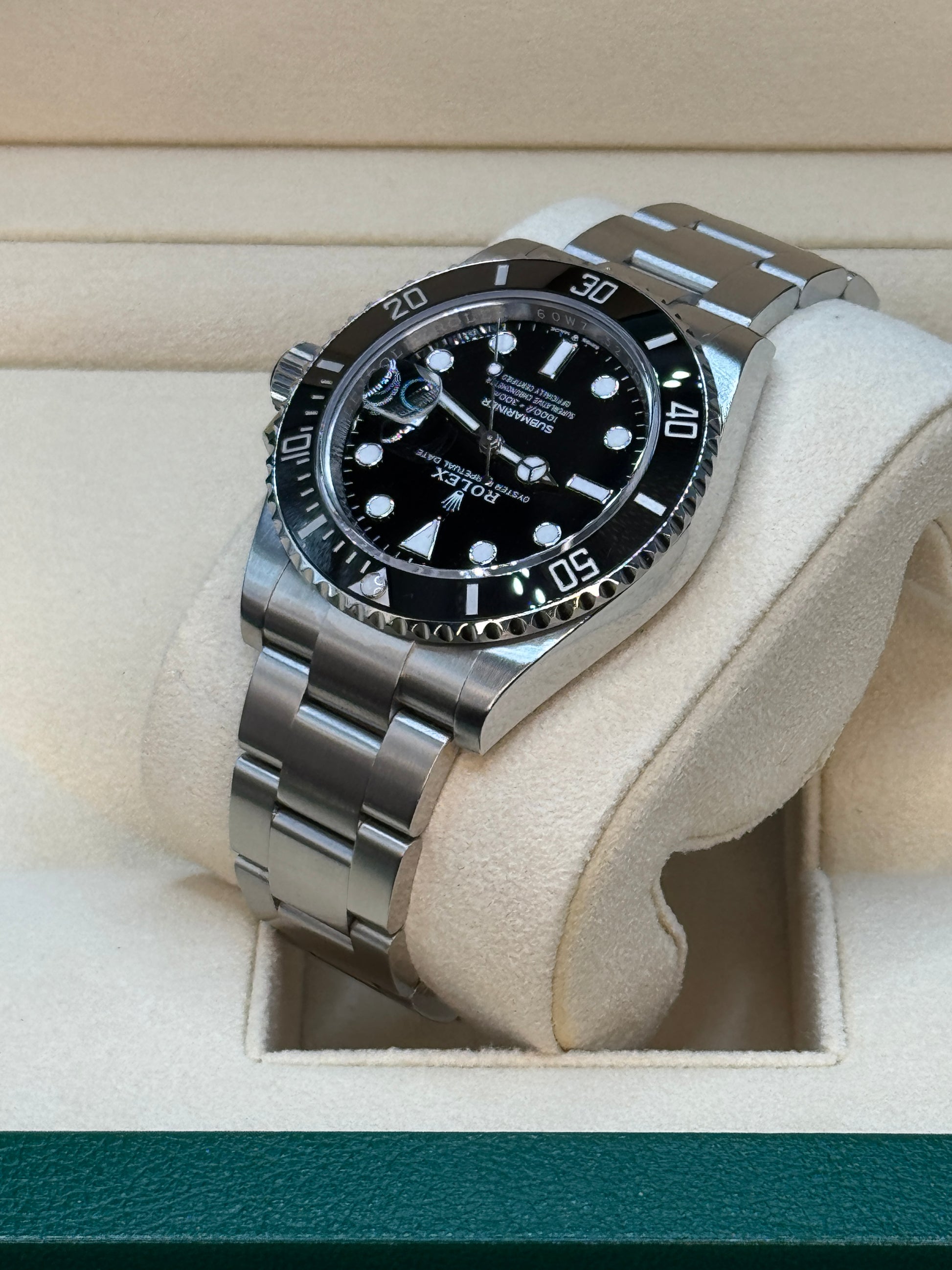 Rolex Submariner Date 126610LN Oyster bracelet