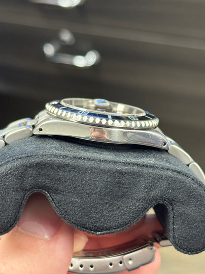 Rolex Submariner Date 16610LN Oyster side view case