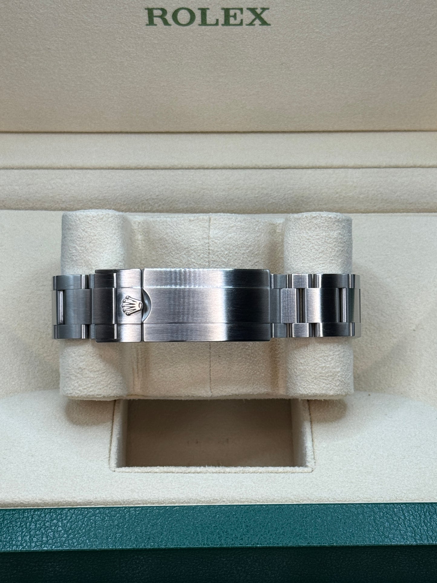 Rolex Submariner Date 126610LN Oysterlock clasp