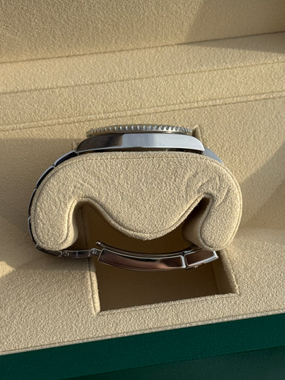 2015 Rolex Submariner Date “Hulk” 116610LV
